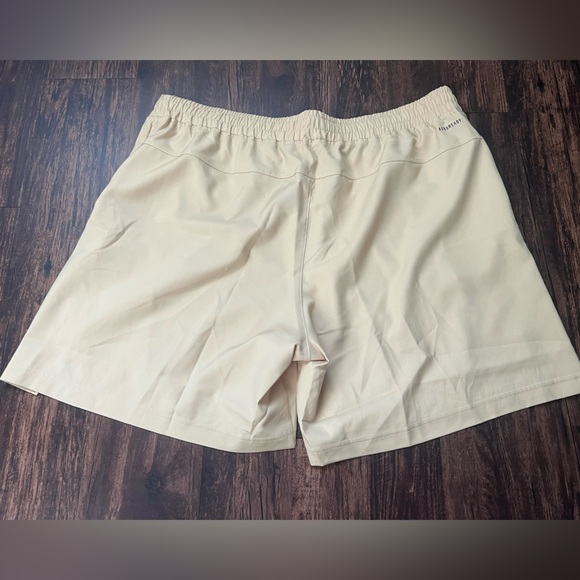 Adidas D4T Shorts Mens Size 2XL Beige Solid Logo Zipper Pockets IW7575 NWT - Picture 4 of 11